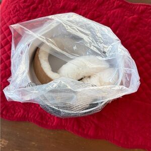 UGG earmuffs - no flaws - never worn